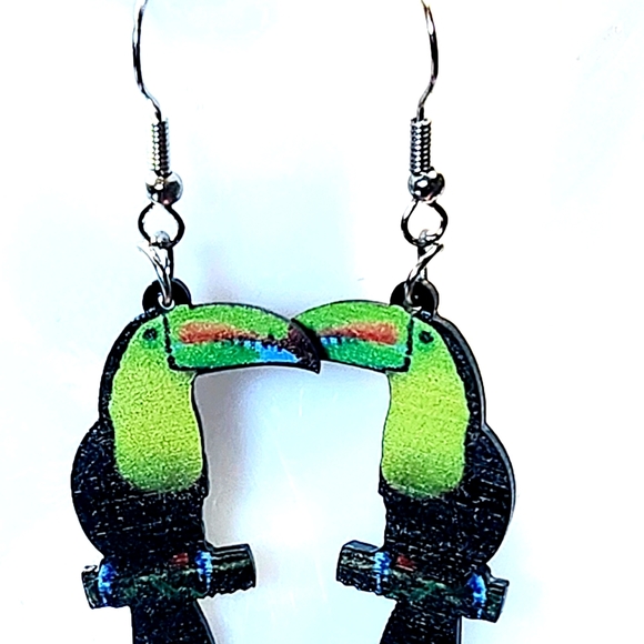 Toucan Earrings Parrot Drop Earrings NWT Bird Earrings Jungle - Picture 2 of 4